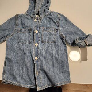 Osh kosh bishop Fenimore short top with hood